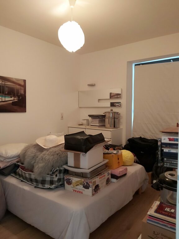 Chambre encombrée avant projet complet de décoration intérieure dans une maison à Nantes