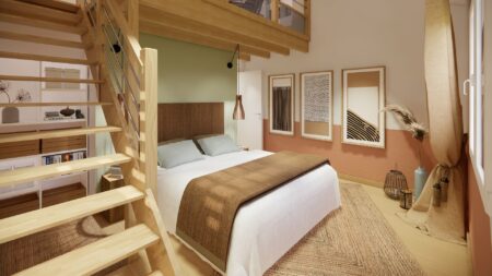 Vue de la chambre de la suite parentale mezzanine Orvault avec escalier en bois, lit central et décoration naturelle