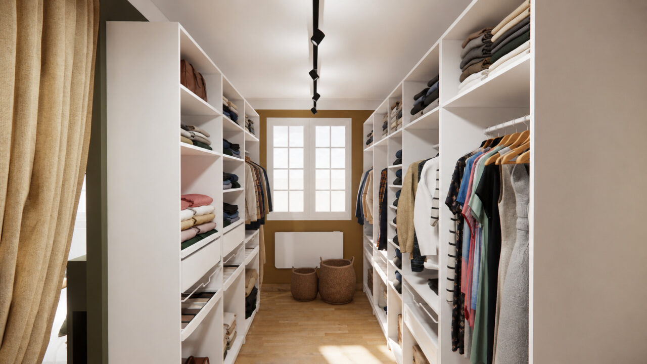 Perspective du dressing sur mesure reliant la chambre parentale, avec rangements ouverts et lumière naturelle à Saint-Sébastien-sur-Loire.