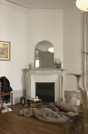 Rénovation d'un appartement ancien réalisé par Home & Conscience à Nantes centre-ville détail cheminée