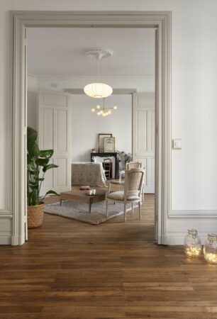 Rénovation d'un appartement ancien réalisé par Home & Conscience à Nantes centre-ville enfilade sur parquet